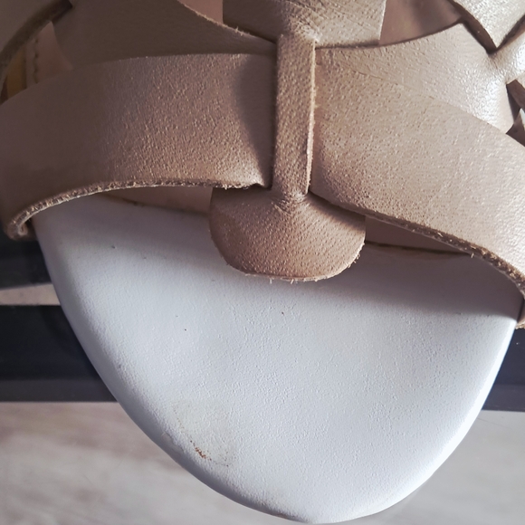 Guess Gwhyanne Size 8 medium Leather Elegant White and Tan Women's Heels - Picture 14 of 16